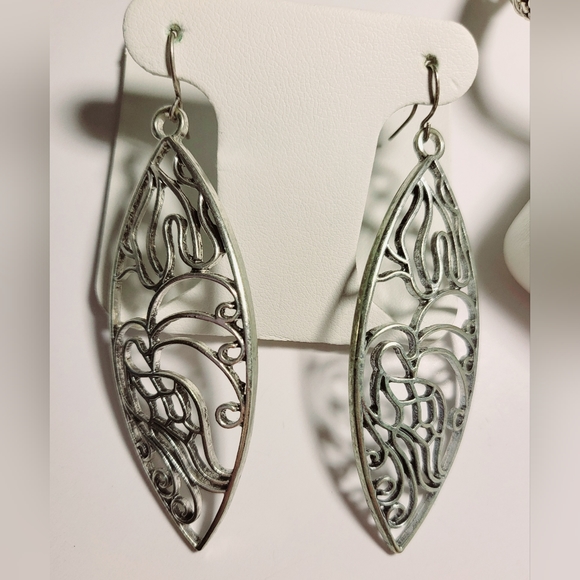 🕳️ Silver-Accent Jewellry Set - Picture 9 of 15